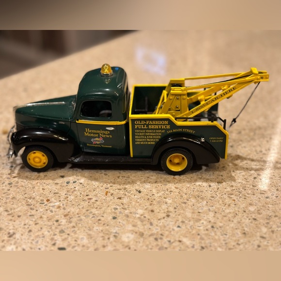 ERTL HEMMINGS MOTOR NEWS 1940 FORD TOW TRUCK WRECKER Weaver Crane DIECAST 1:25 - Picture 6 of 15